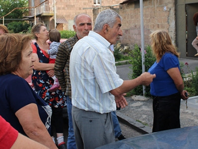 «Մենք ապրում ենք ատոմային ռումբի վրա». Եղվարդի բնակիչները պահանջում են դադարեցնել գործարանի կառուցումը (ֆոտո)