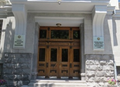Երեւանում թալանել են ավագ դատախազի դատախազական համարանիշներով Mercedes-ը