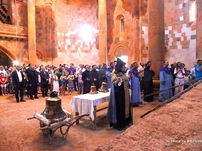 Բակո Սահակյանը ներկա է եղել Աստվածամոր Սուրբ Հովանի Մայր Տաճարի խաչերի եւ զանգերի օծման արարողությանը
