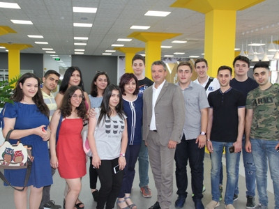 Ամառային Բիզնես Դպրոցի սաներն այցելեցին Beeline-ի վարչական գրասենյակ