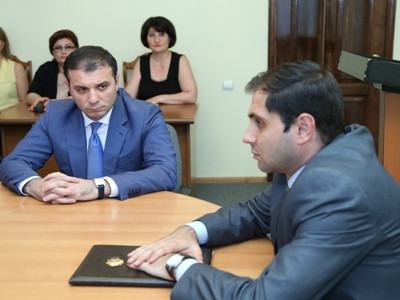 Սուրեն Պապիկյանը ներկայացրել է Արմավիրի քաղաքապետի պաշտոնակատարին
