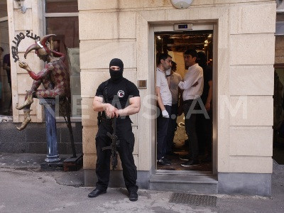 СНБ проводит спецмероприятие в доме Александра Саргсяна
