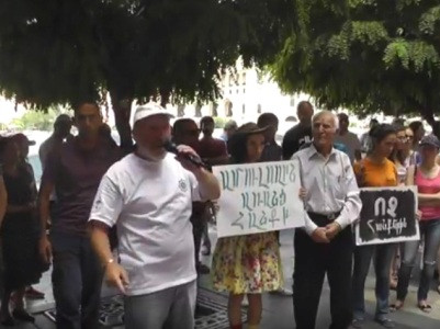 Արմեն Սարգսյանը ցույց տվե՞ց ՀՀ քաղաքացիության մասին փաստաթուղթը. «Ամուլսարի» դեմ բողոքող ցուցարարի հարցը՝ Փաշինյանին