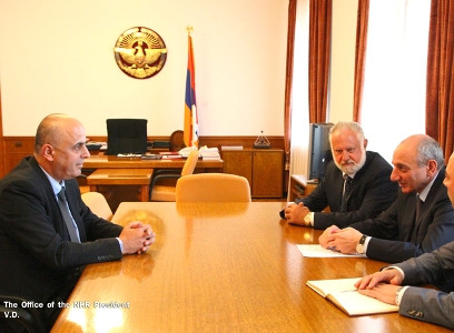 Բակո Սահակյանը լիբանանյան գործարարի հետ քննարկել է Արցախում մի շարք ծրագրերի իրականացման հարցը