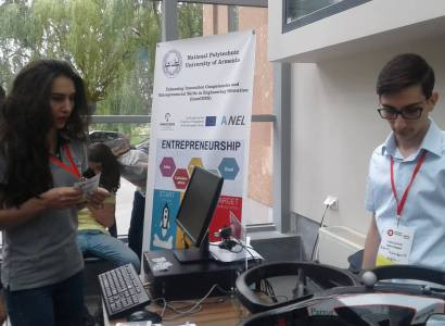 Հայաստանի ազգային պոլիտեխնիկական համալսարանի ուսանողները դրոններ կստեղծեն Parrot AR.Drone-ի օրինակով