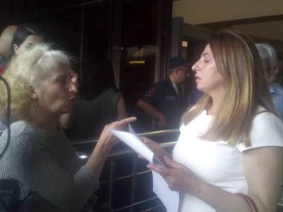 Ակցիա քաղաքապետարանի դիմաց՝ ի աջակցություն Զարուհի Փոստանջյանի (ֆոտո)