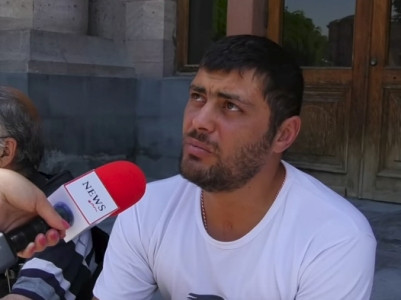 Քաղաքացին Կառավարության մոտ հացադուլ է հայտարարել՝ պահանջելով ազատ արձակել եղբայրներին