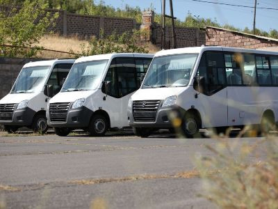 Մերձավան եւ Էջմիածին համայնքների ուղեւորներն այսուհետ կերթեւեկեն նոր տրանսպորտային միջոցներով (Ֆոտո)