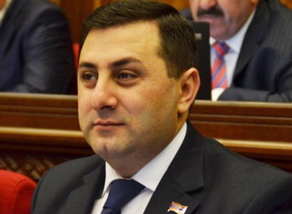 Նորաթուխ նախարար Արսեն Թորոսյանը ինքն իրեն երեւակայում է որպես բոլշեւիկյան նարկոմ Կամինսկի. Ֆարմանյան