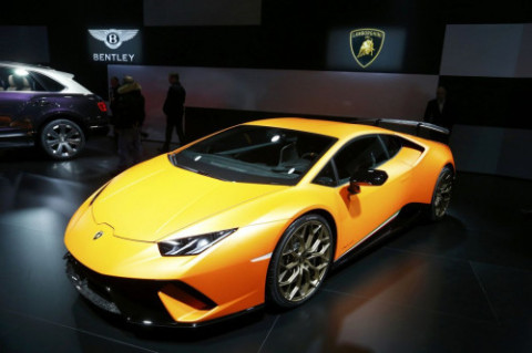Մրցարշավի ժամանակ Lamborghini-ն դուրս է եկել մայրուղուց եւ մխրճվել դատավարական դիտակետի մեջ