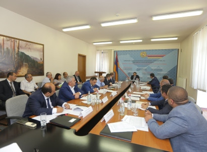 Սուրեն Պապիկյանը մարզպետների հետ աղբահանության եւ հարկերի հավաքագրման հարցեր է քննարկել