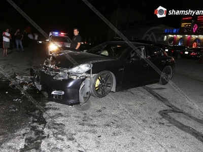 «Դիվա» գիշերային ակումբի դիմաց բախվել են «Porsche Panorama»-ն եւ BMW-ն. կան վիրավորներ (ֆոտո)