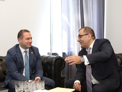 Ara Saghatelyan receives delegation led by Secretary General of Georgian parliament