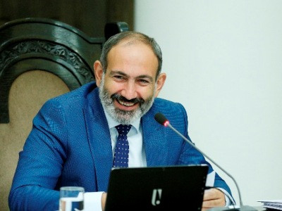 «Էս էն ծամոններից է, որ լցնում ես բենզինի մեջ, բենզինը շատանում է». Փաշինյանը կատակեց