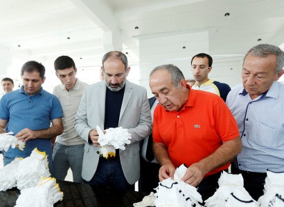 Նիկոլ Փաշինյանը Տավուշում ծանոթացել է թեթև արդյունաբերության և անասնապահության ոլորտների ծրագրերին (ֆոտո)