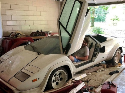 Երիտասարդն իր տատիկի ավտոտնակում բացառիկ Lamborghini Countach է գտել