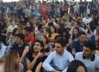 Արայիկ Հարությունյանը հանդիպում է ուսանողների եւ աշակերտների հետ (վիդեո)