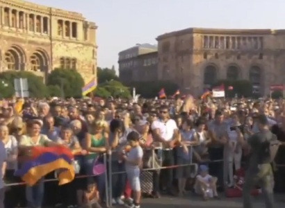 Վարչապետ Նիկոլ Փաշինյանի գլխավորած երթը հասավ Հանրապետության հրապարակ
