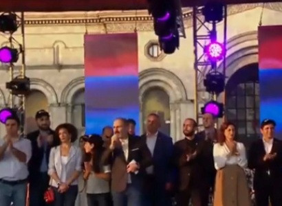 Նիկոլ Փաշինյանը կոչ արեց իջեցնել պաստառներ, որոնք ուղղված են որեւէ մեկի դեմ