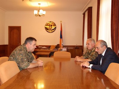Karabakh President receives Armenia army chief