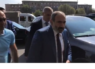 Փաշինյանը հիմա էլ շրջում է Շենգավիթ համայնքի շուկայում եւ բանջարեղենի խանութներում
