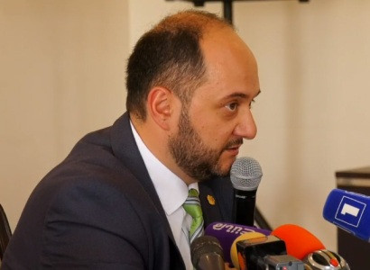 «Այստեղ որեւէ նվաստացման երեւույթ չկա». Արայիկ Հարությունյանը՝ դպրոցի տնօրենի հետ միջադեպի մասին