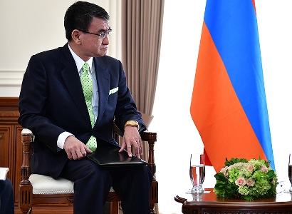 «Գառնի»-ում Ճապոնիայի ԱԳ նախարարին Ջուղայի մշակութային ցեղասպանության մասին ալբոմ են նվիրել