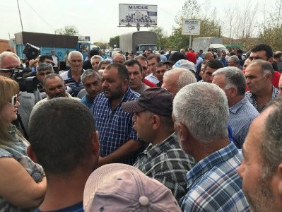 «Պիտի 1,4 մլն էլ դնեմ վրան, որ ընտանիքս պահեմ». Խաղողագործներին ընդունել է Արմավիրի մարզպետը եւ տարբերակ առաջարկել