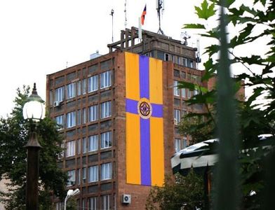 «Հրապարակ». Էջմիածնում քաղաքապետի թեկնածուների պակաս չկա. Դոն Պիպոյի թիմ ու «բոեւիկ կին»