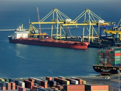 Iran merchant ships, oil tankers to be protected amid US threats