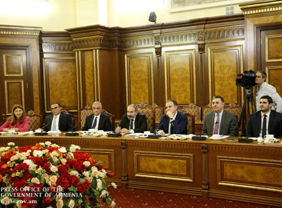Pashinyan receives Ambassador Piotr Świtalski