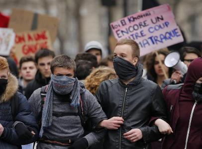 1 dead and more than 100 injured in fuel tax protests in France