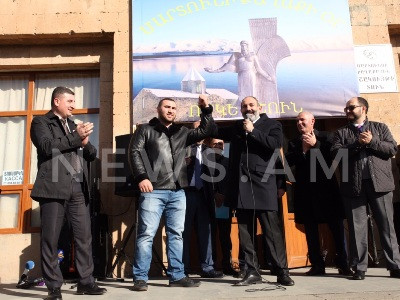 Pashinyan: People are going abroad for work to stay in Armenia