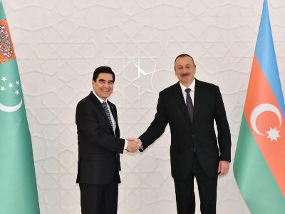 Azerbaijani president meets his Turkmenistan counterpart