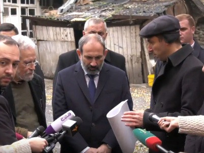 «Հին Երեւան» նախագիծ. Նիկոլ Փաշինյանը, Հայկ Մարությանն ու Արթուր Մեսչյանը Արամի փողոցում են
