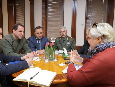 И.о. министра обороны Армении принял главу наблюдательной миссии ОБСЕ / БДИПЧ
