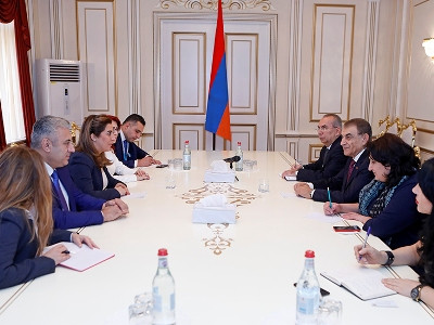 Babloyan receives head of Syria-Armenia Parliamentary Friendship Group at the Syrian legislature