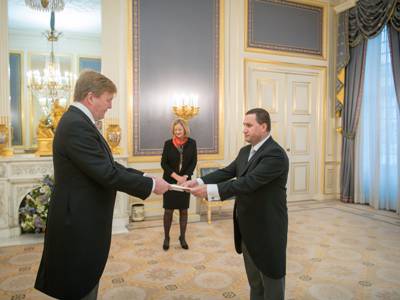 Armenia’s Ambassador hands over credentials to King Willem-Alexander (PHOTO)