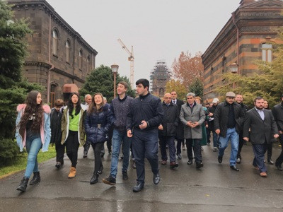 ‘We’ bloc leaders attend church service in Etchmiadzin