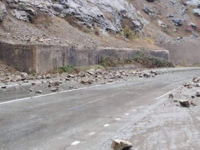 Փլուզման հետեւանքով Հրազդան-Մեղրաձոր-Հանքավան ճանապարհը միակողմանի փակ է