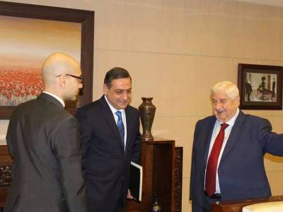 Armenia's Ambassador hands over copies of credentials to Syria FM
