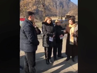 Ասում են՝ գնացեք, մտեք ժողովրդի մեջ. տղերք, եկել եմ, ժողովրդի մեջ եմ, տեսեք՝ ոնց են ընդունում. Շարմազանով