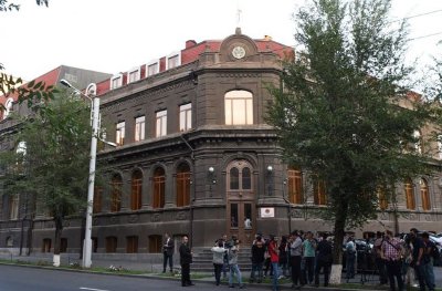 Newspaper: Armenia authorities to raid ex-ruling party headquarters?