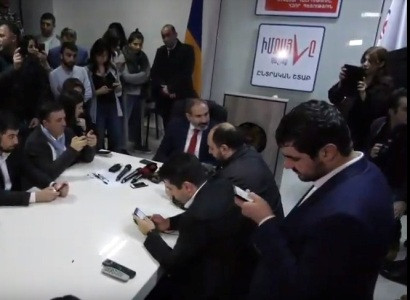 Nikol Pashinyan arrives at “My Step” headquarters