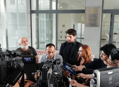 Ռեժիսոր Արամ Շահբազյանի անժամկետ հացադուլը սկսվեց ու ավարտվեց այսօր