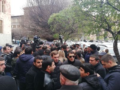 Թող ֆիքսված հարկ լինի, մենք հարկից չենք խուսափում. ավտոներմուծողները փաստի առջեւ են հայտնվել. Բողոք կառավարության մոտ