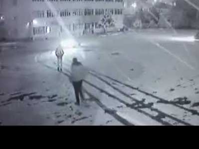 Թուրքիայում դպրոցի բակում ձյան վրա «դրիֆթ» արած վարորդը տուգանվել է 1000 դոլարով եւ զրկվել վարորդականից