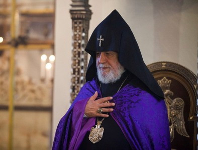 «Առավոտ». Ինչպես լուծել կաթողիկոսի խնդիրը. պետք է դադարեցվի դպրոցներում «Հայ եկեղեցու պատմության» դասավանդումը