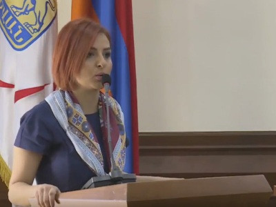Եկել եմ ձեզ շեղեմ ձեր տոնածառի հանդեսից. Դուք խայտառակ եղաք, պարոն քաղաքապետ. Անի Սամսոնյան