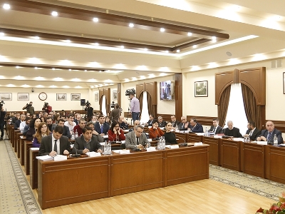 «Դա ի՞նչ ասելու բան է». Ավագանու նիստում սկսեցին «հաշվել» միմյանց աշխատավարձերը